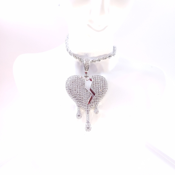 ❤️ Icy Dropping Heart + 20" Rope Chain - Picture 6 of 8